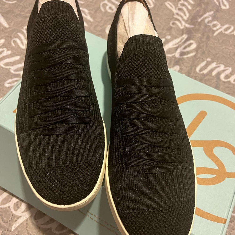New lifestride tennis shoes size 7 woman’s